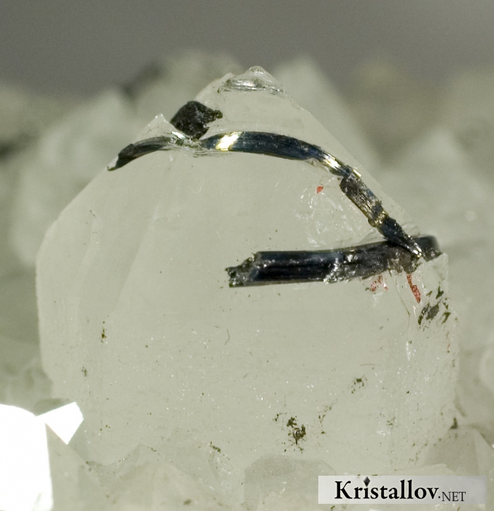 Деформированный кристалл антимонита