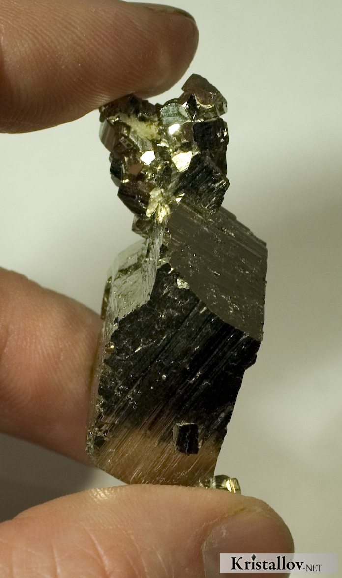 Искаженный кристалл пирита
