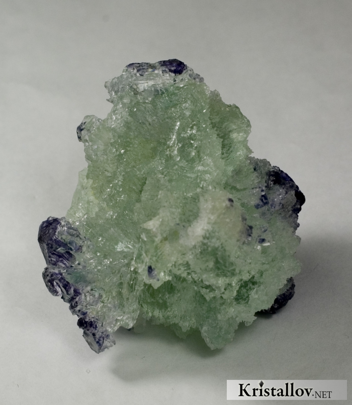 Растворенный кристалл флюорита