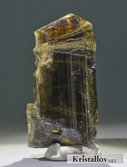 Деформированный кристалл эпидота