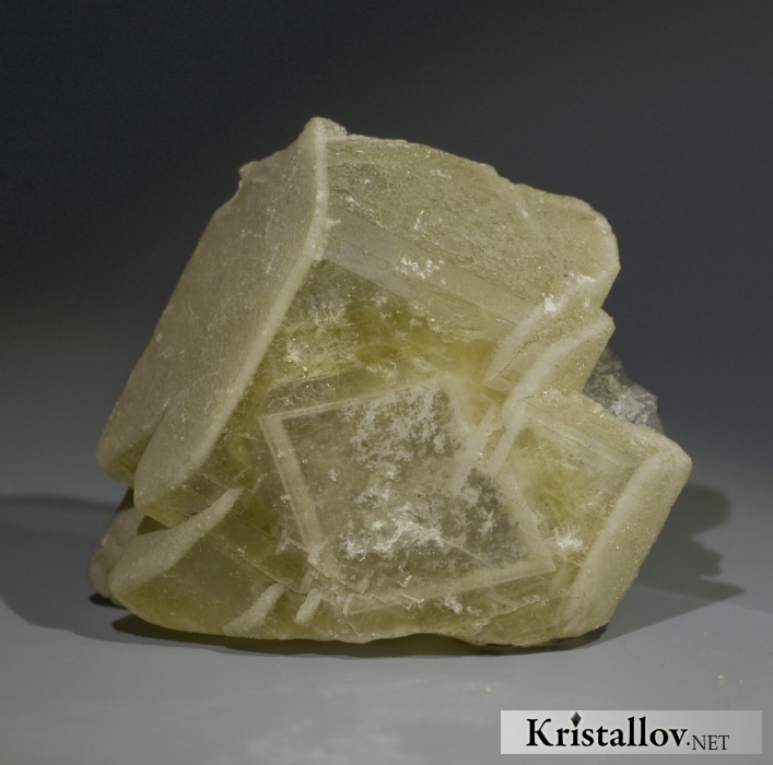 Зональный кристалл барита