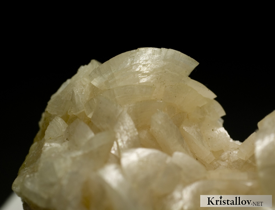 Расщепленный кристалл доломита