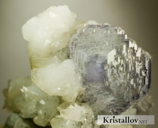 Ступени роста на кристалле флюорита